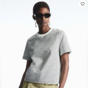 COS - Clean Cut T-Shirt - Stripe - L
